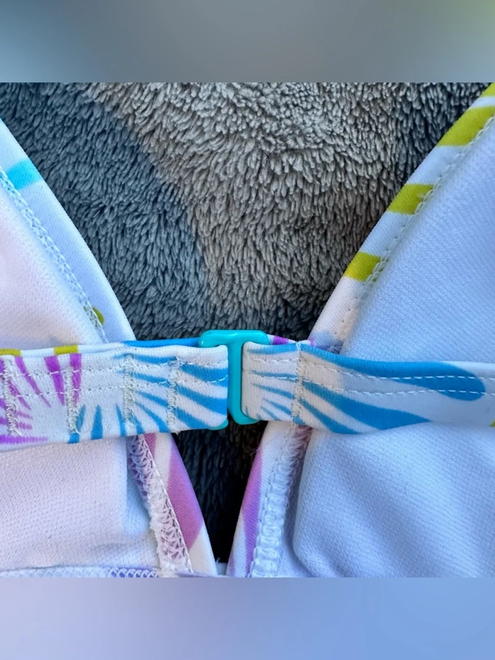 NWOT Land’s End Women’s Triangle Vibrant Bikini Top w/ Removable Pads - Medium